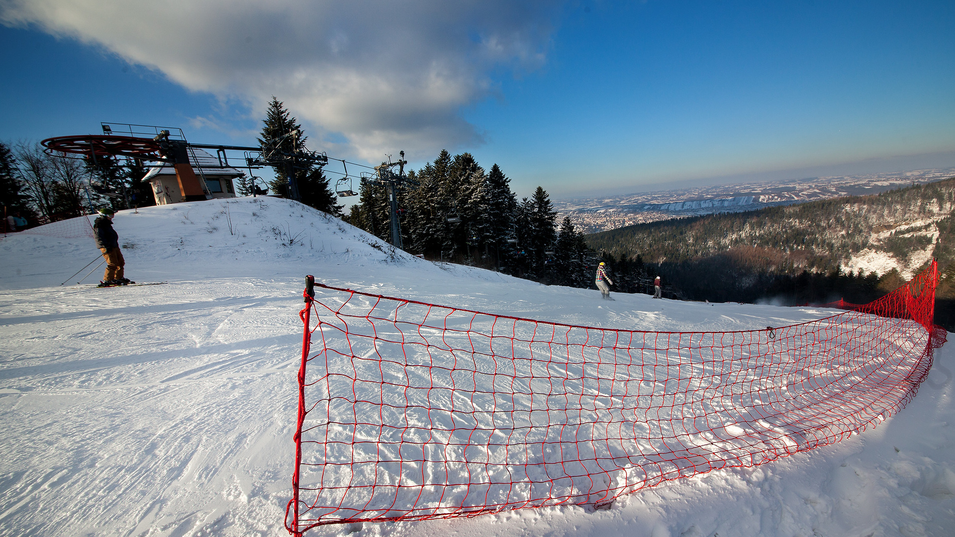 Stok narciarski na górze Chełm